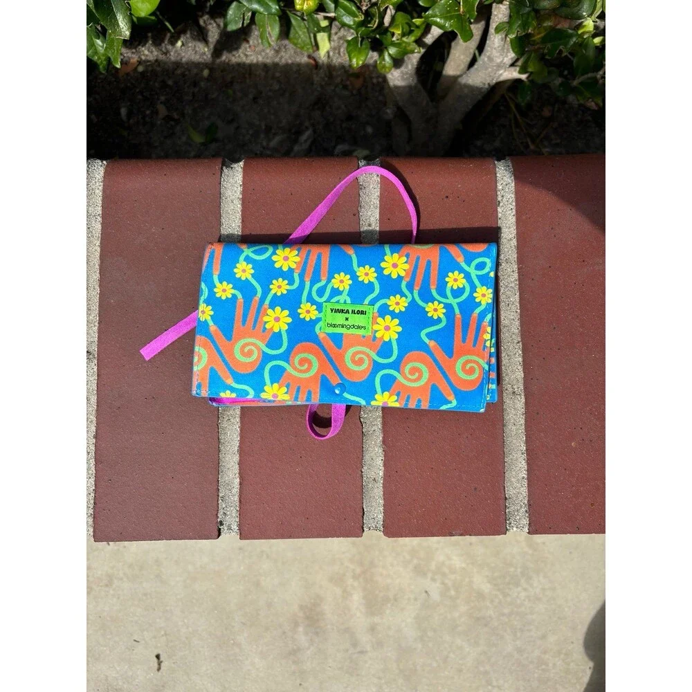 Yinka Ilori makeup brushes set of 4 plus case - Picture 3 of 3